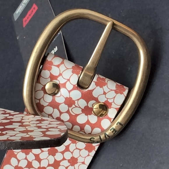 NWT,Levi's Brown/ White Floral Reversible Belt with Metallic Gold Buckle,XL. - Picture 2 of 12